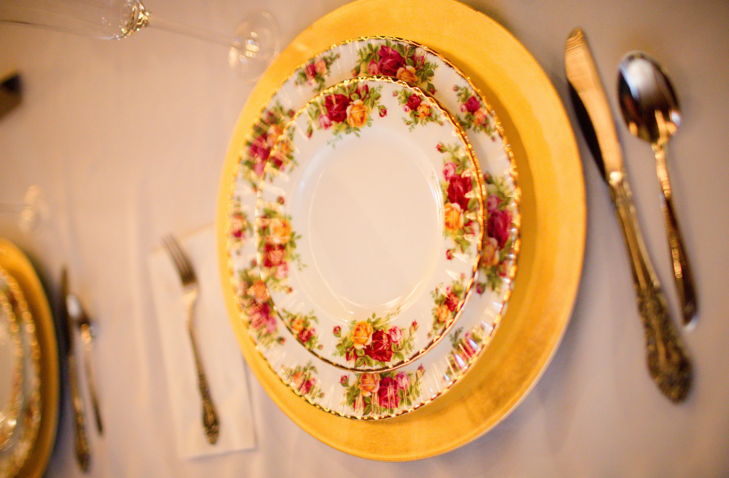 china place setting charger table.jpg