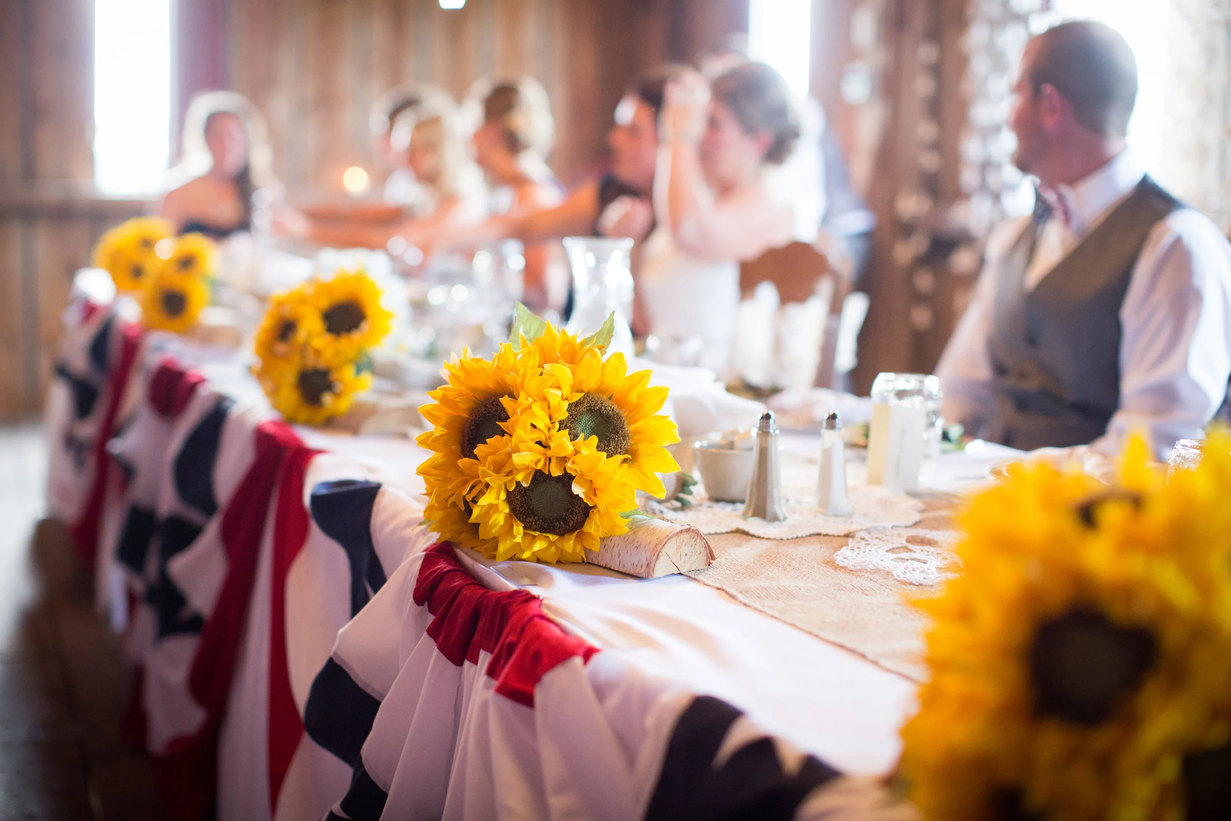 Flowers on head table July 4.jpg