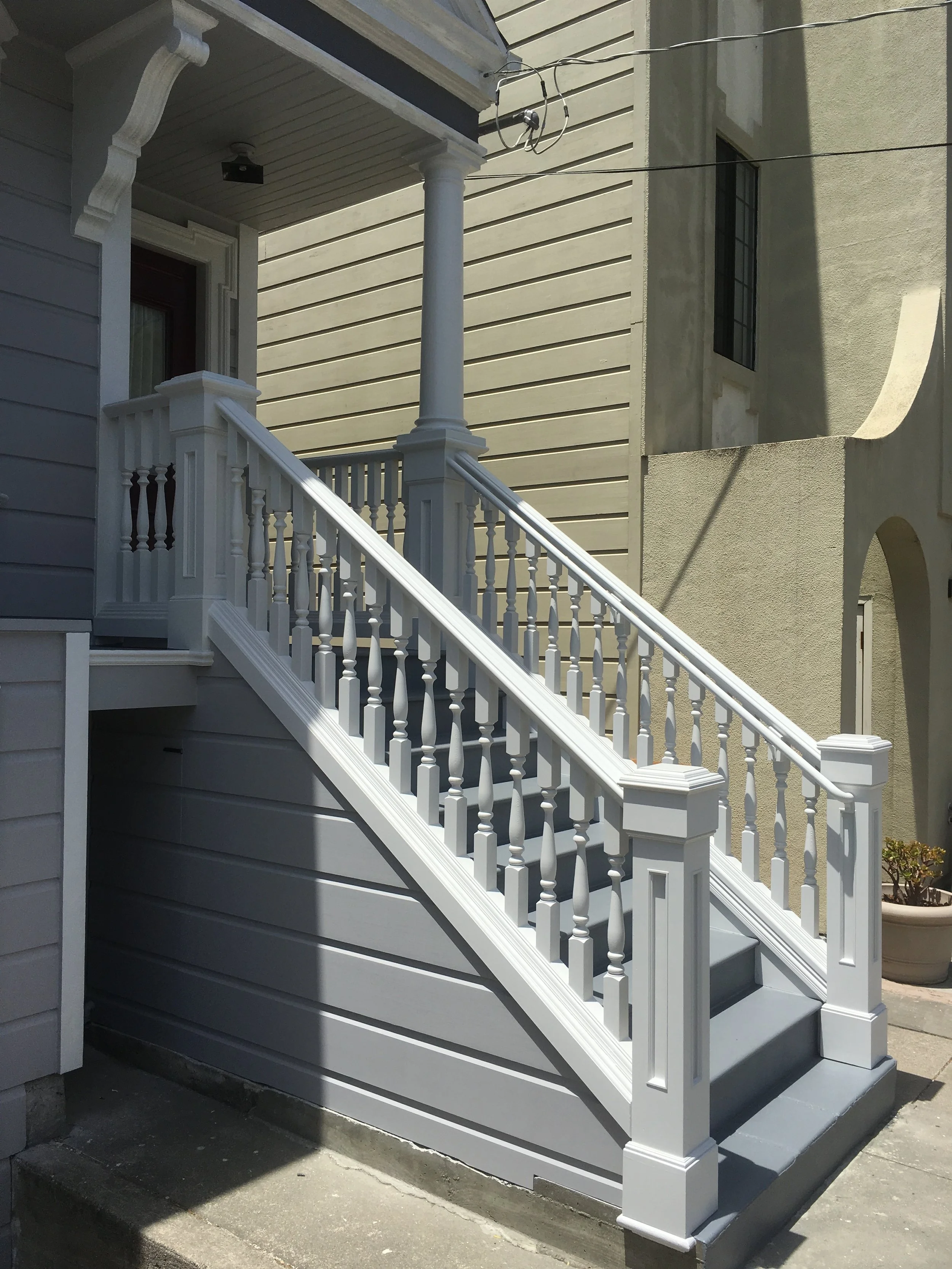 Victorian stairs, landing, column: San Francisco
