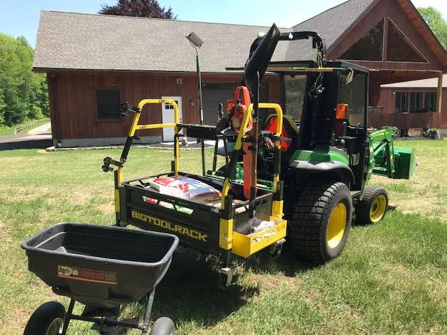 Bigtoolrack towing a spreader