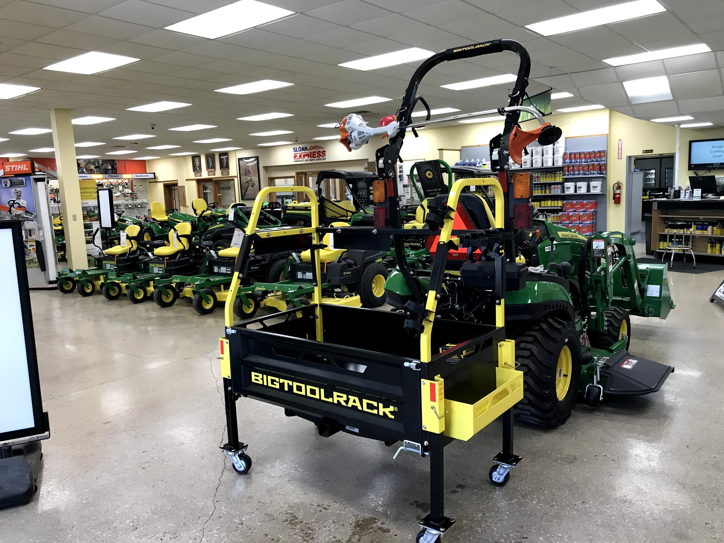 John Deere 1025R with a Bigtoolrack