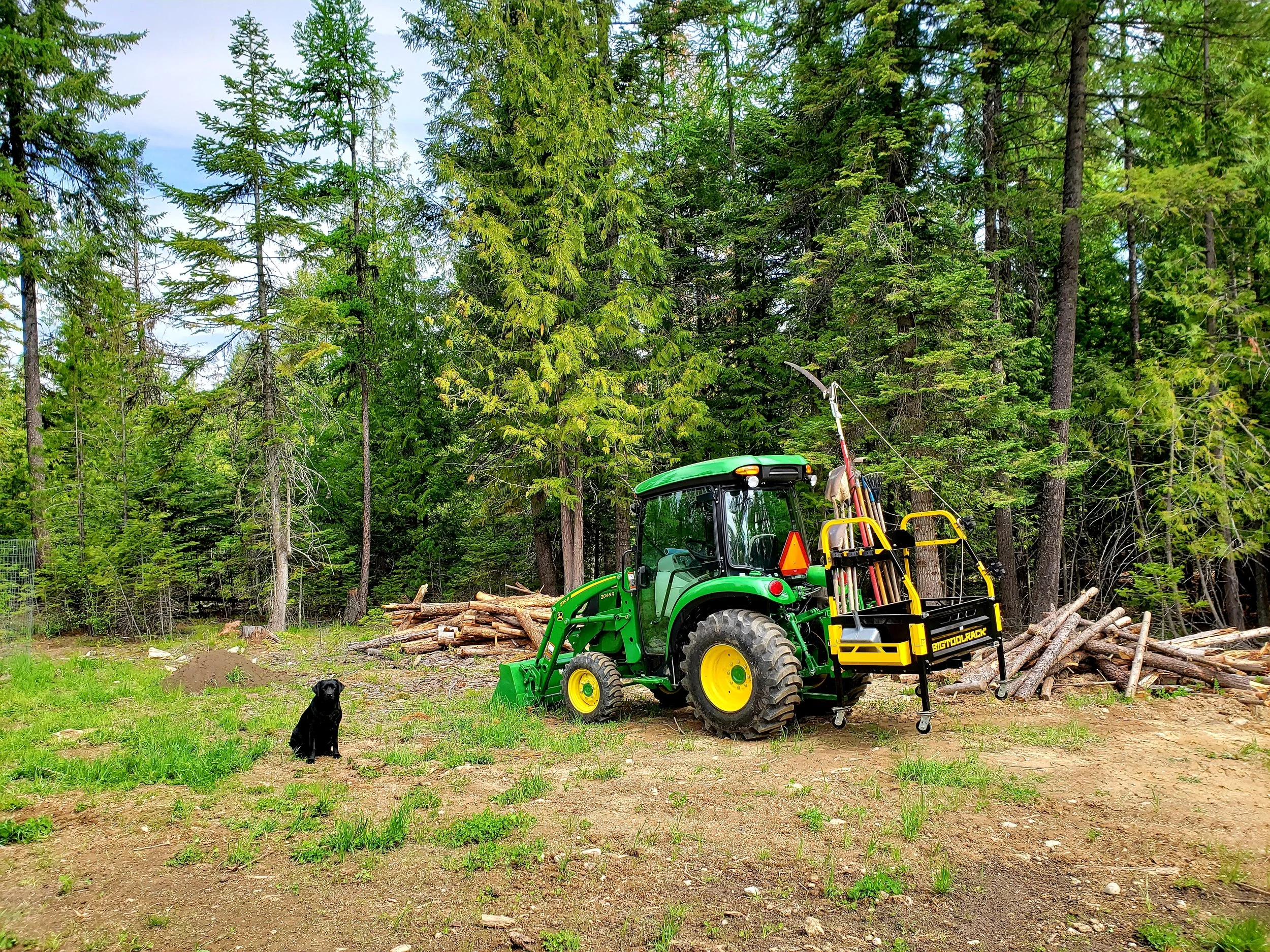 John Deere 3046R with the Bigtoolrack