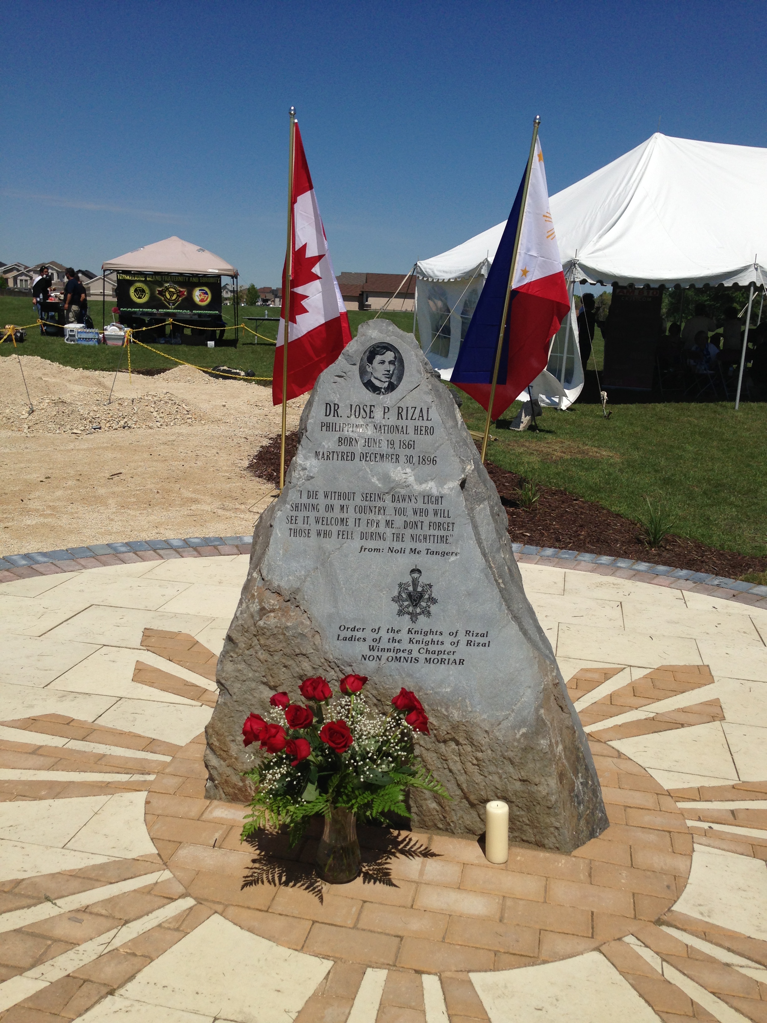 Dr. Jose Rizal Park, Winnipeg memorial boulder