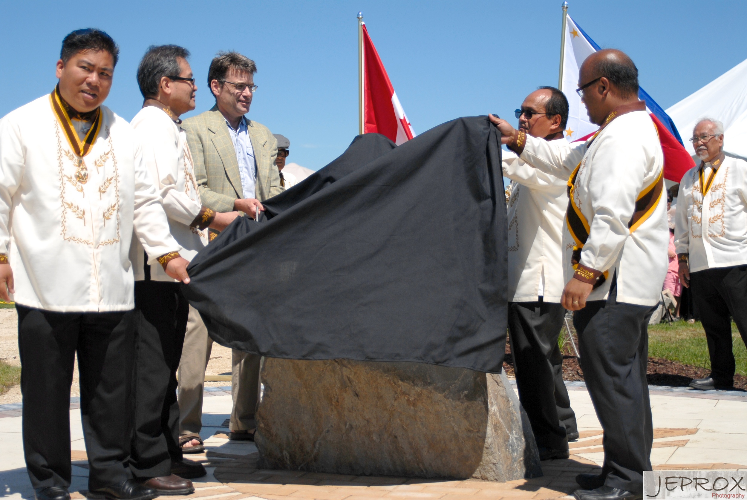 Dr. Jose Rizal Park, Winnipeg unveiling ,Tom Colina