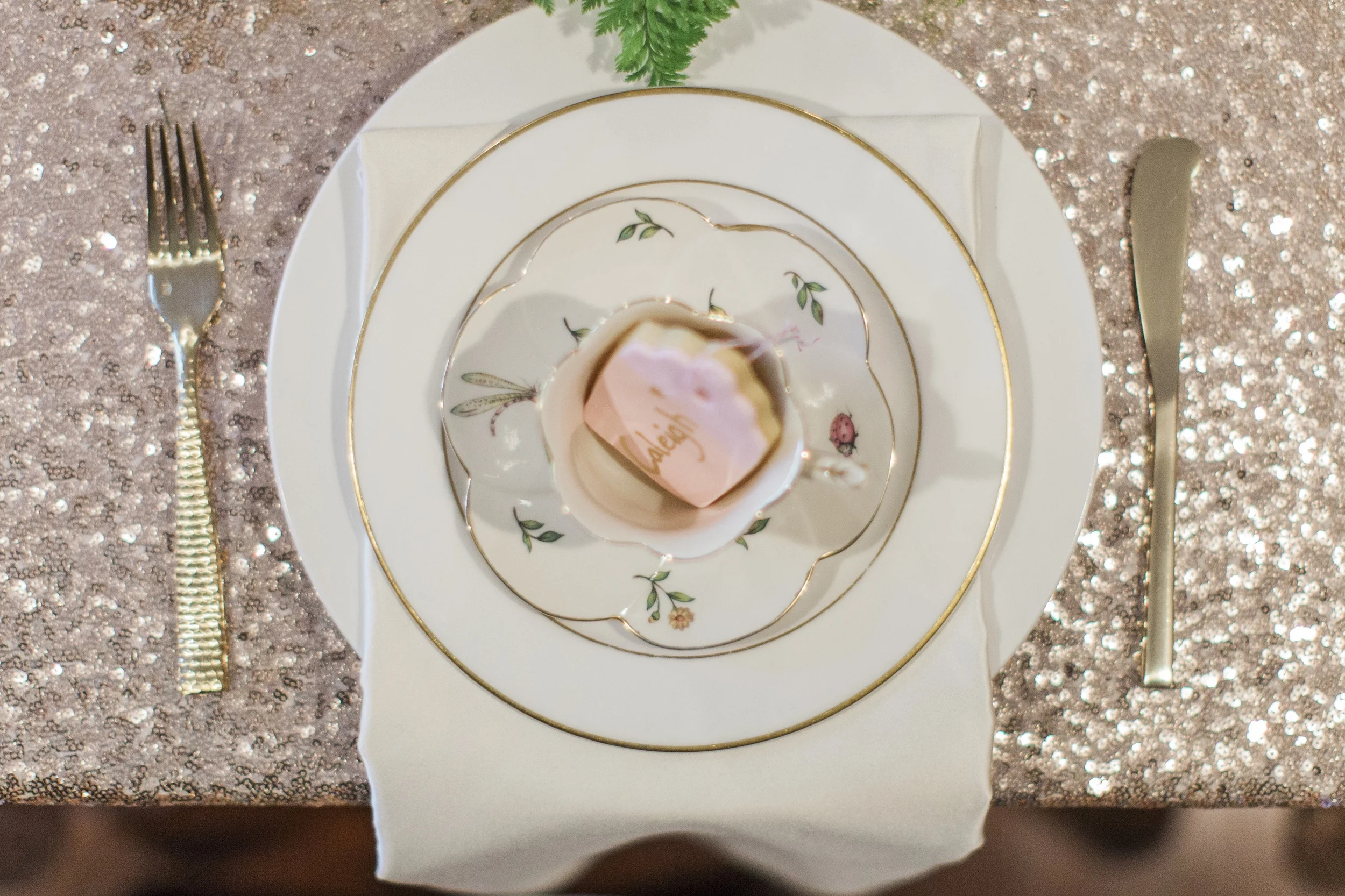 Goldware, gold plate, napkins, chairs and goblets by Apres