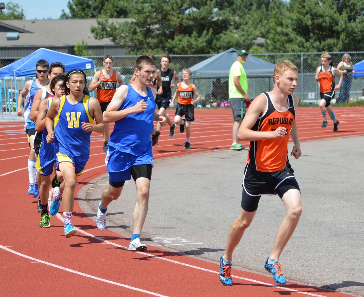 Duncan Forsman leading in the 1B race with Spencer Reiss of Curlew chasing.