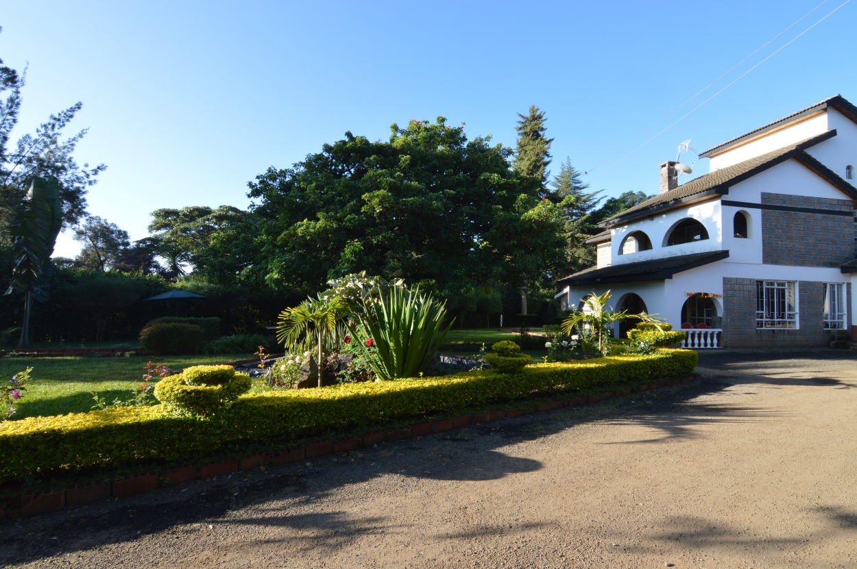 The Hotel Troy-Nairobi. A bit spartan but the staff - Cecile, Chris, Joseph - are very pleasant and helpful.