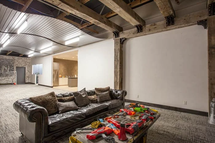 reclaimed-beam-corporate-lounge-m.jpg