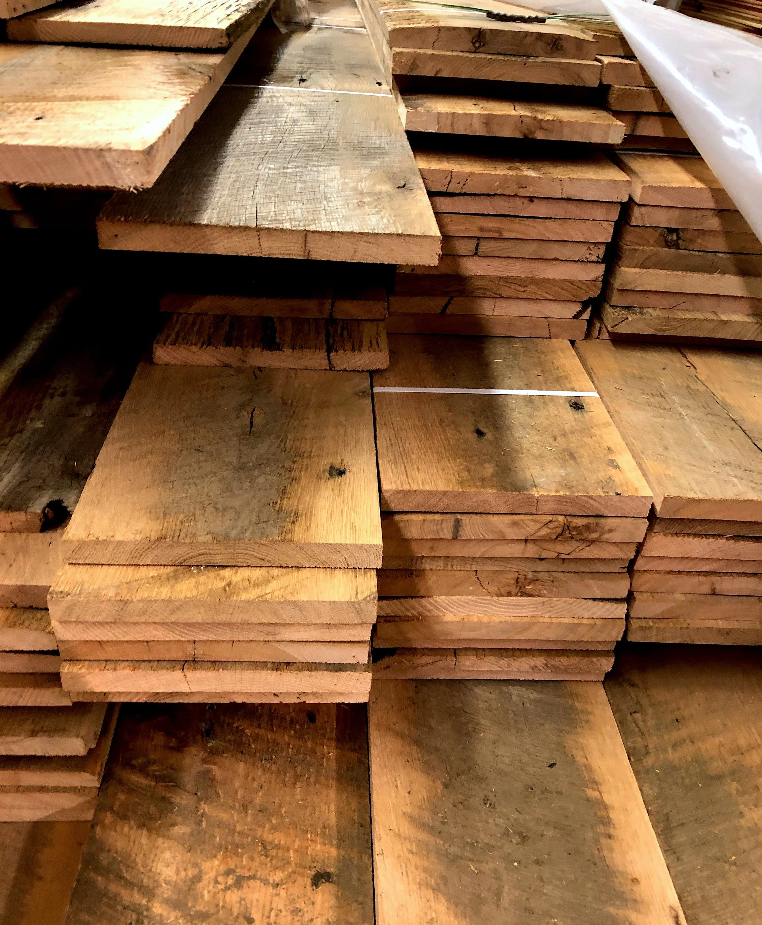 Sawmill Oak has rich and rustic character, including saw-trace marks, nail holes and deep grooves.