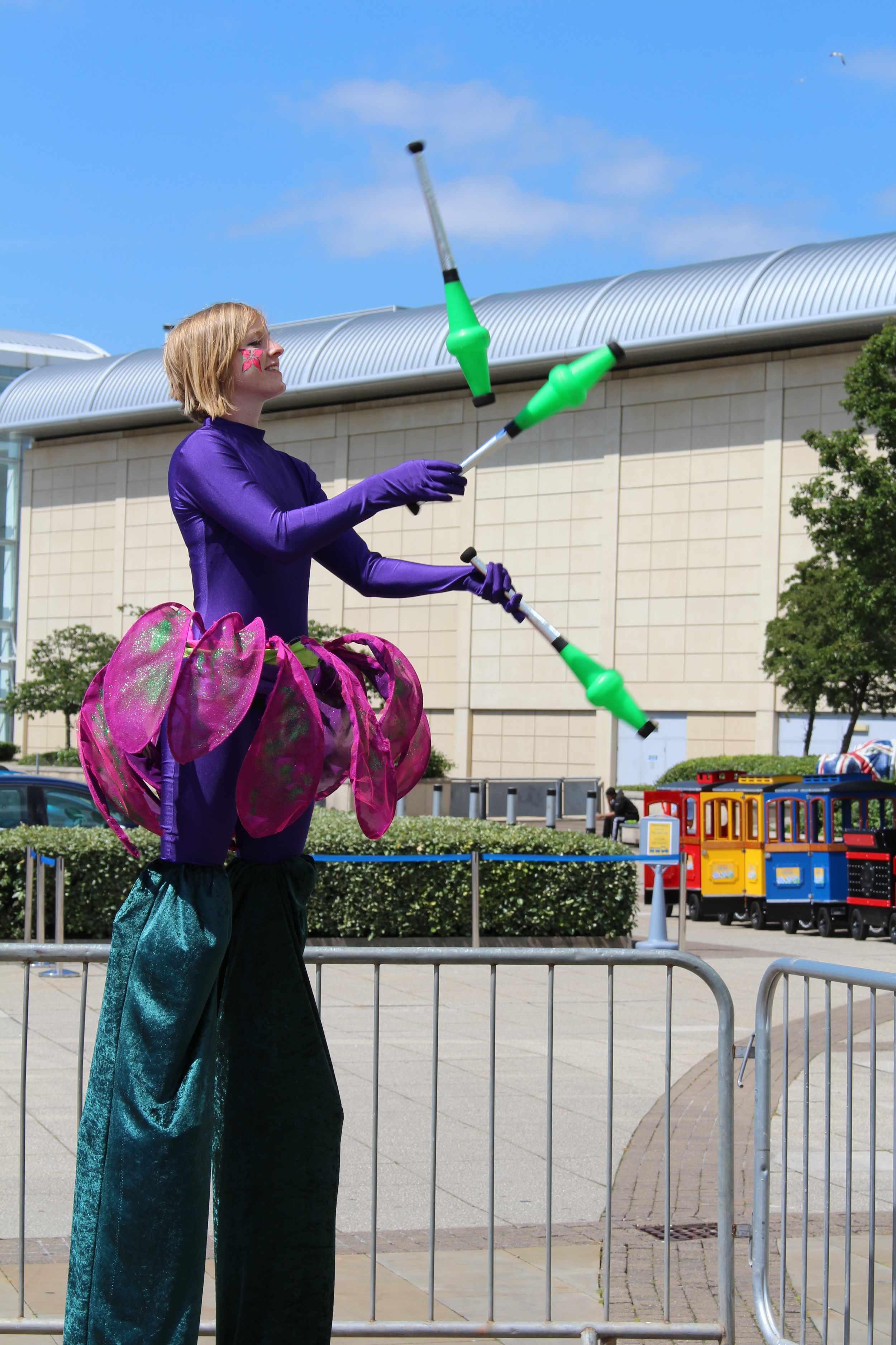 stilt walkers (29).JPG