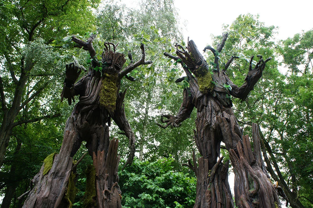 stilt walkers (5).jpg