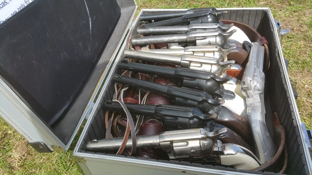 Gun spinning guns.jpg