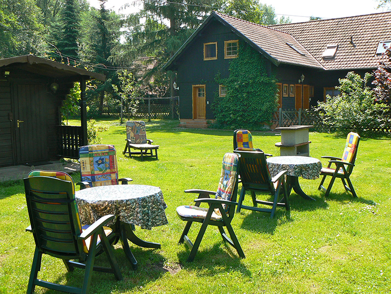 Großer Garten mit Grillplatz