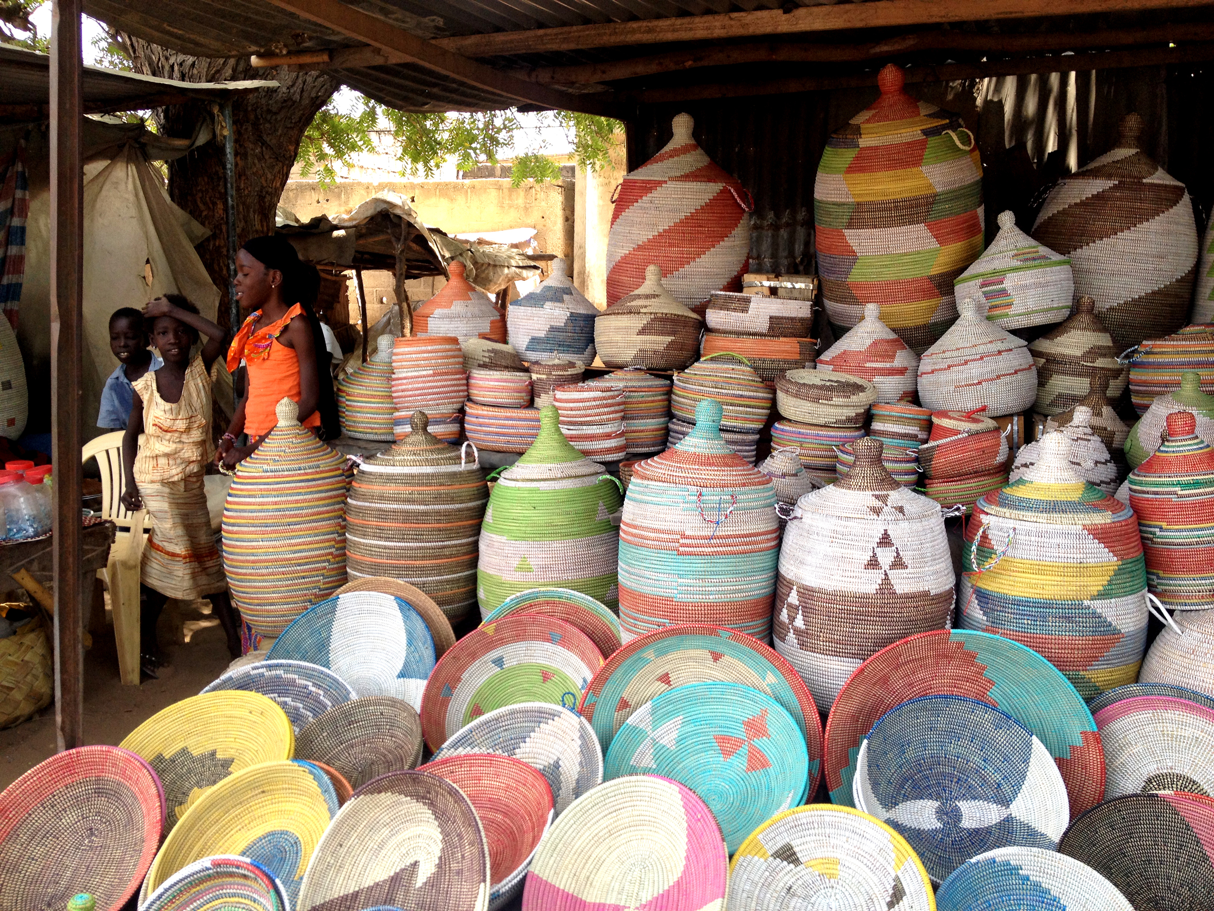 Thies is all about weaving, on the road from Saint Loius to Thies you just find a big basket market, an explosion of color and good design, I´ve been learning their technic with a sweet family, really amazing experience!