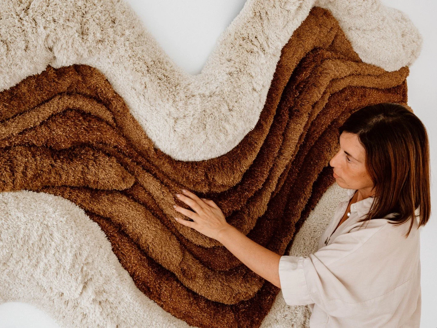 Still one of my favorite piece. I want to immerse myself in it and feel the tactile quality of the textures

#textileart #woventextiles #contemporaryart #artgallery #curator #artcurator #textiledesign #fiberart #artcollection #artcollector #galleryar