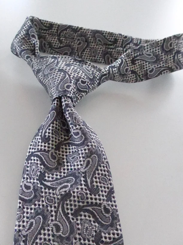 lindman_new_york_custo_tie_grey_paisley_silk.