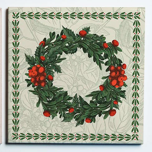 31048REDFRUITWREATHSINGLE.jpg