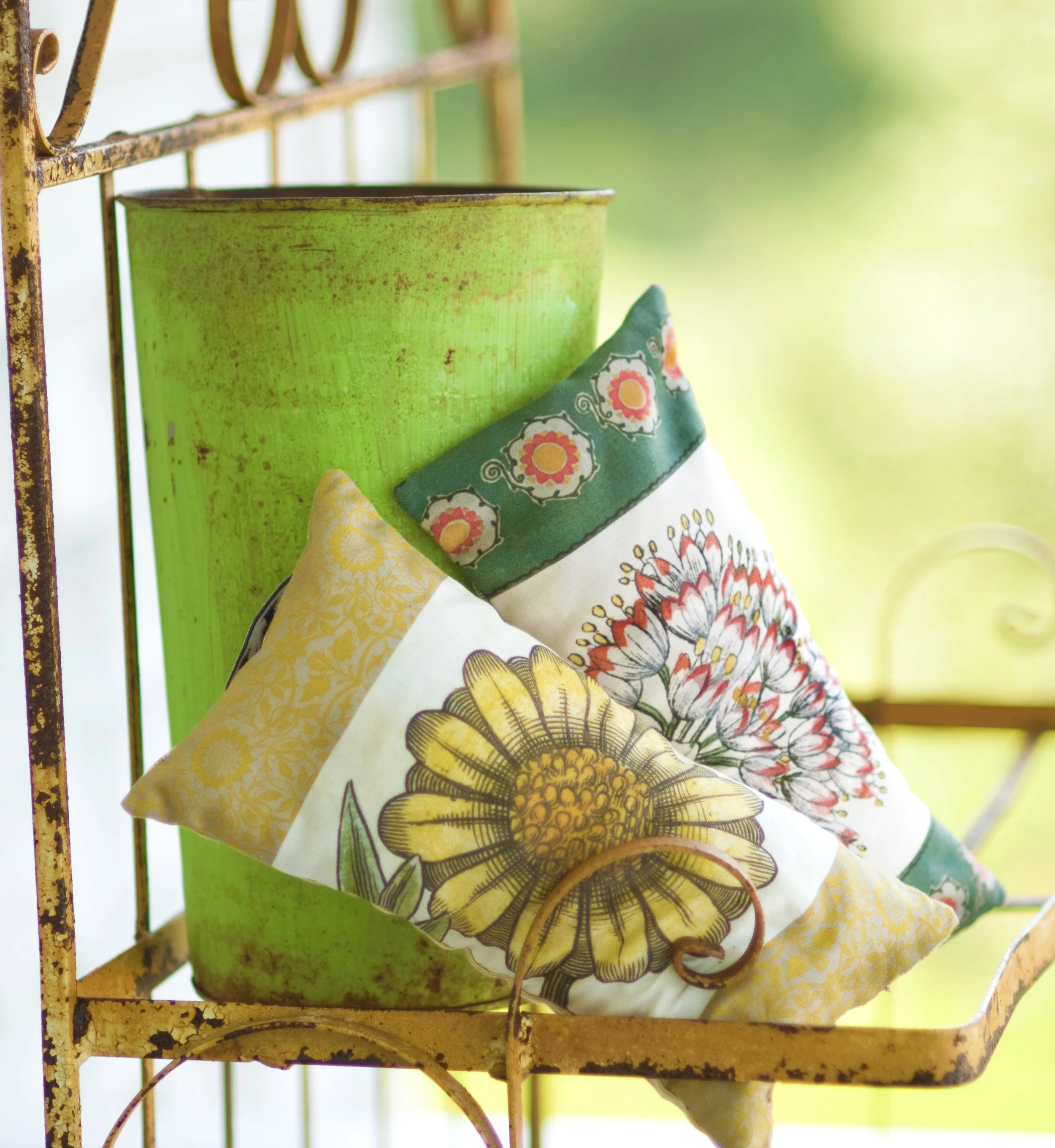Étagère and Pillows 2.jpg