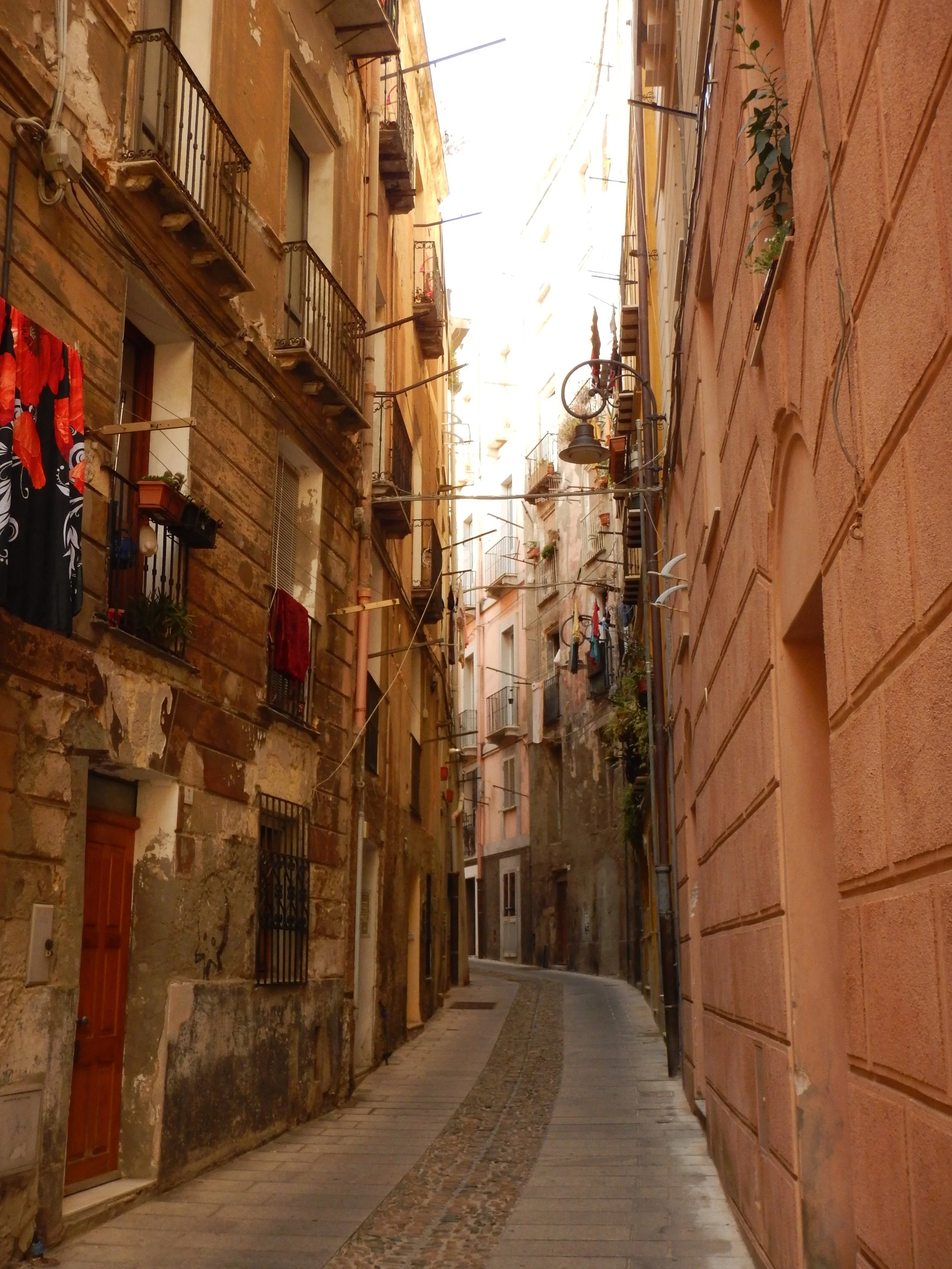 A quiet street within the bastion during the afternoon heat.