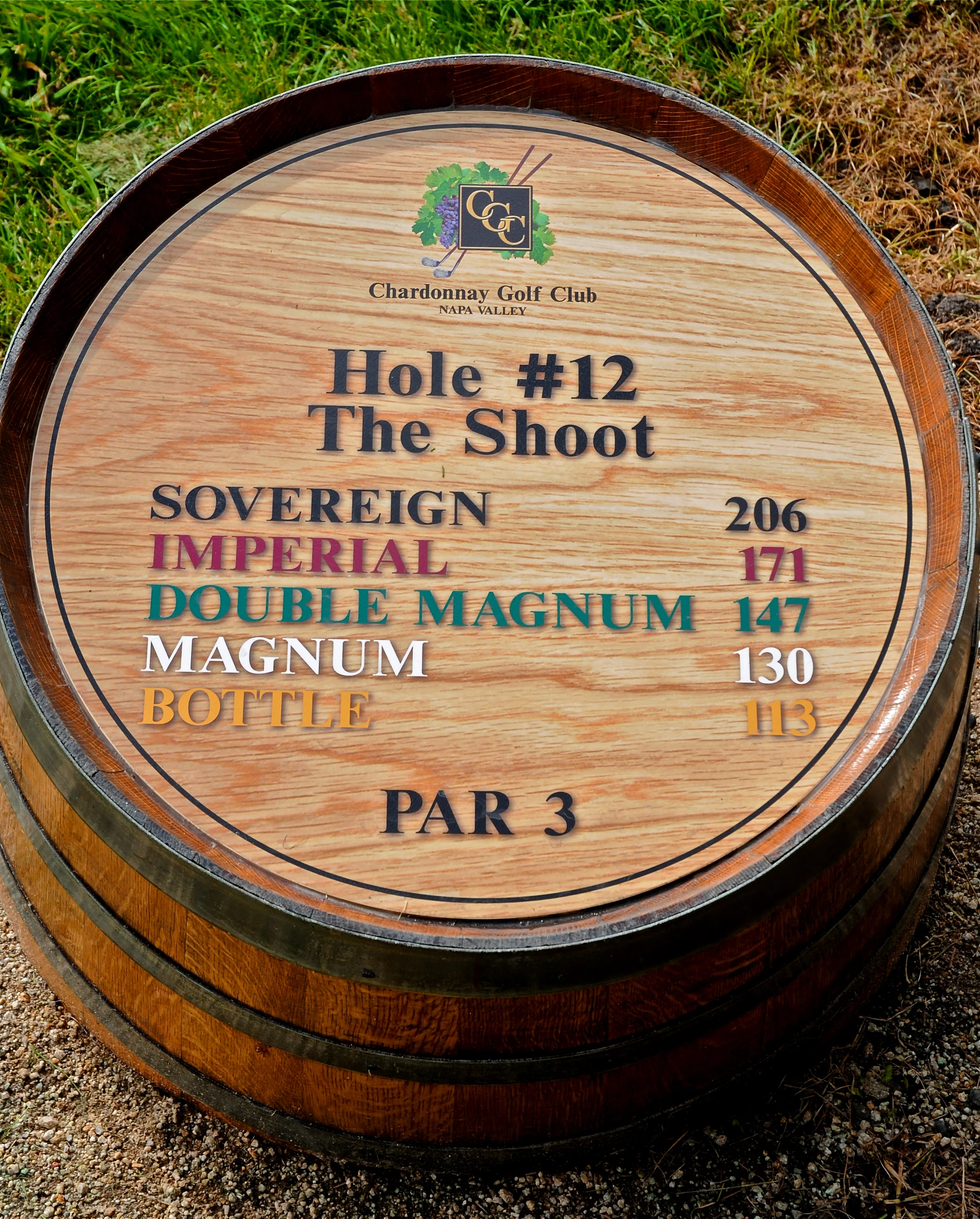 Empty wine barrels are used to indicate yardage © Robert Kaufman