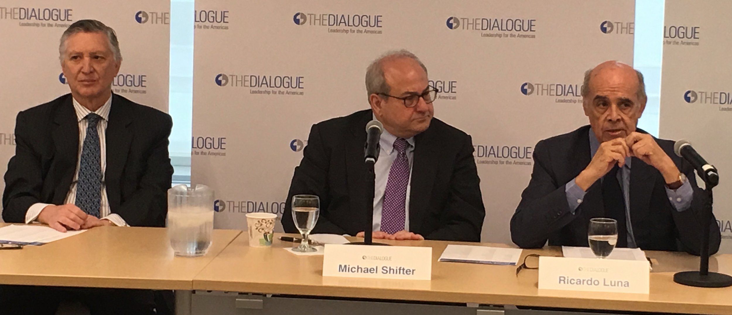 Peru's FA Minister Ricardo Luna (right), Michael Shifter (center) and Ambassador of Peru in the USA, Carlos Pareja, during the roundtable organized by the Inter-American Dialogue to discuss Peru's position on regional issues.