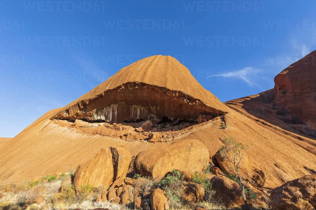 australia-northern-territory-desert-landscape-of-uluru-kata-tjuta-national-park-FOF12056.jpg
