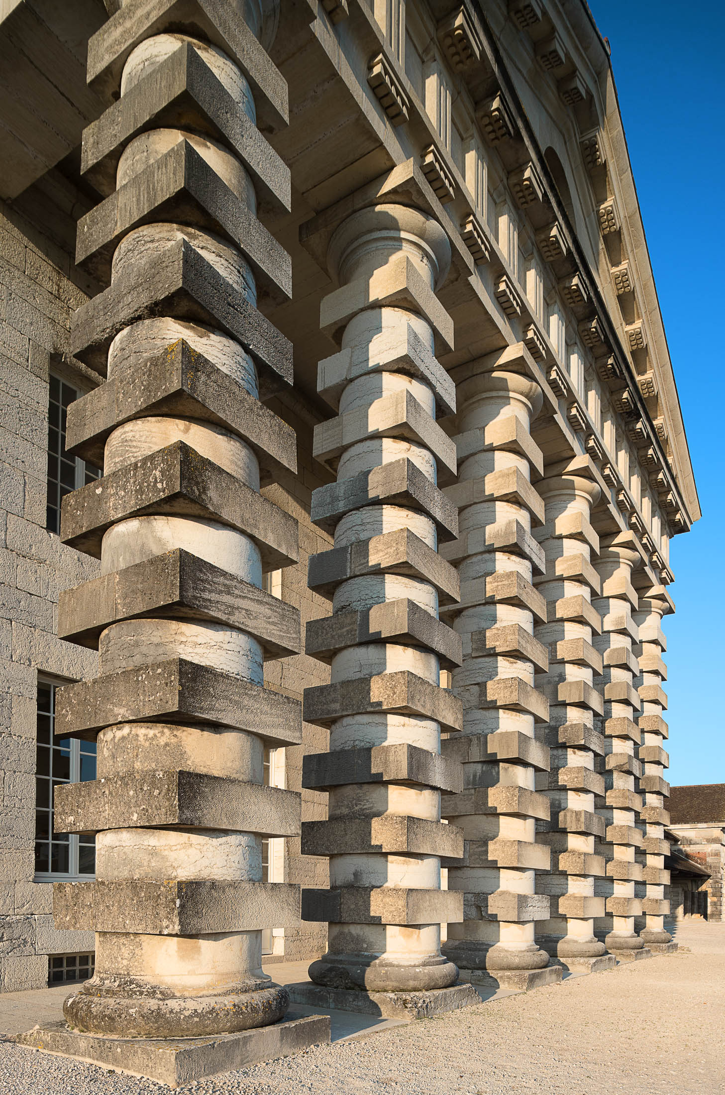 Entrance to the director's building | Entrée de la maison du directeur