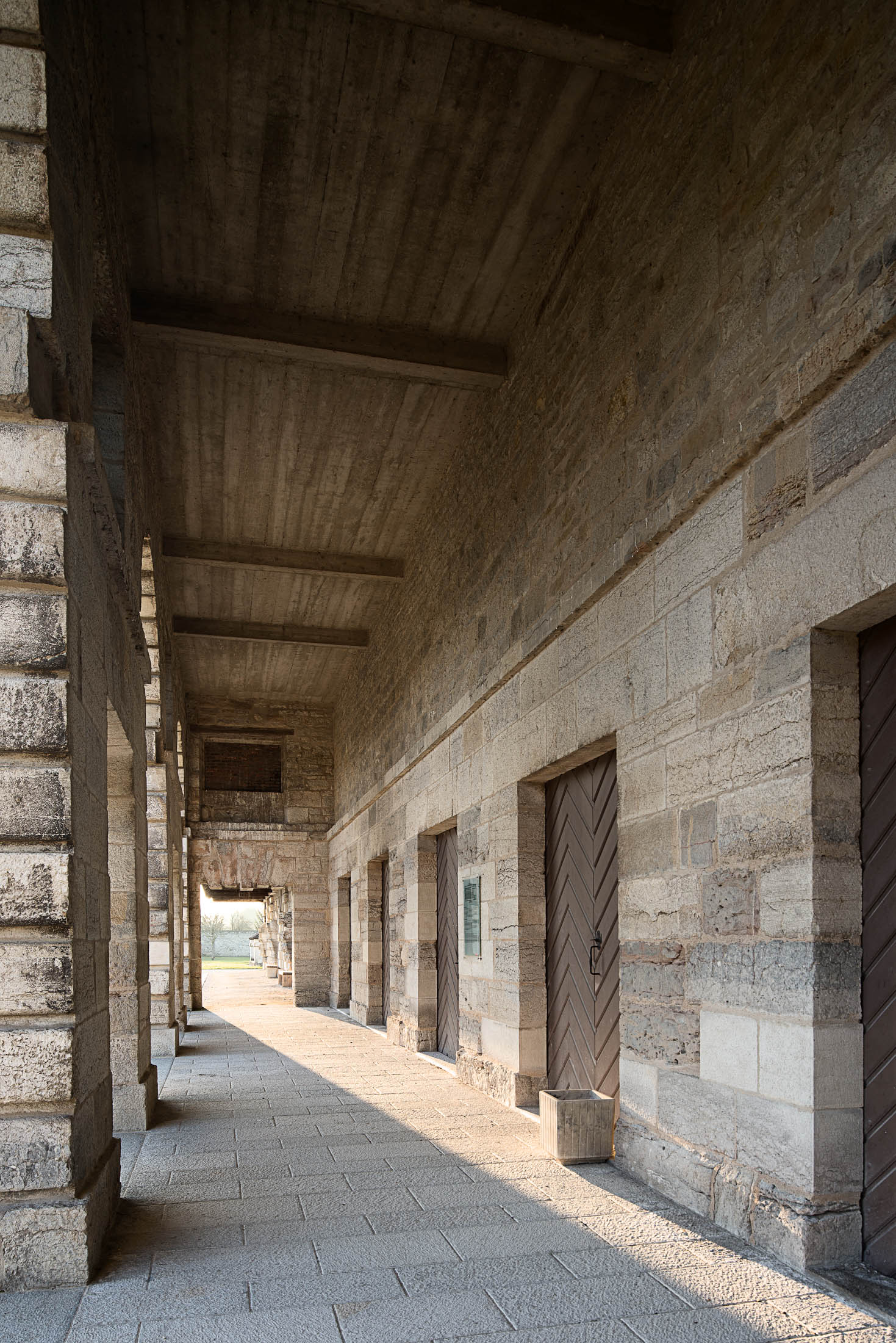 Covered porch of a production building | Colonnade d'un bâtiment de production.