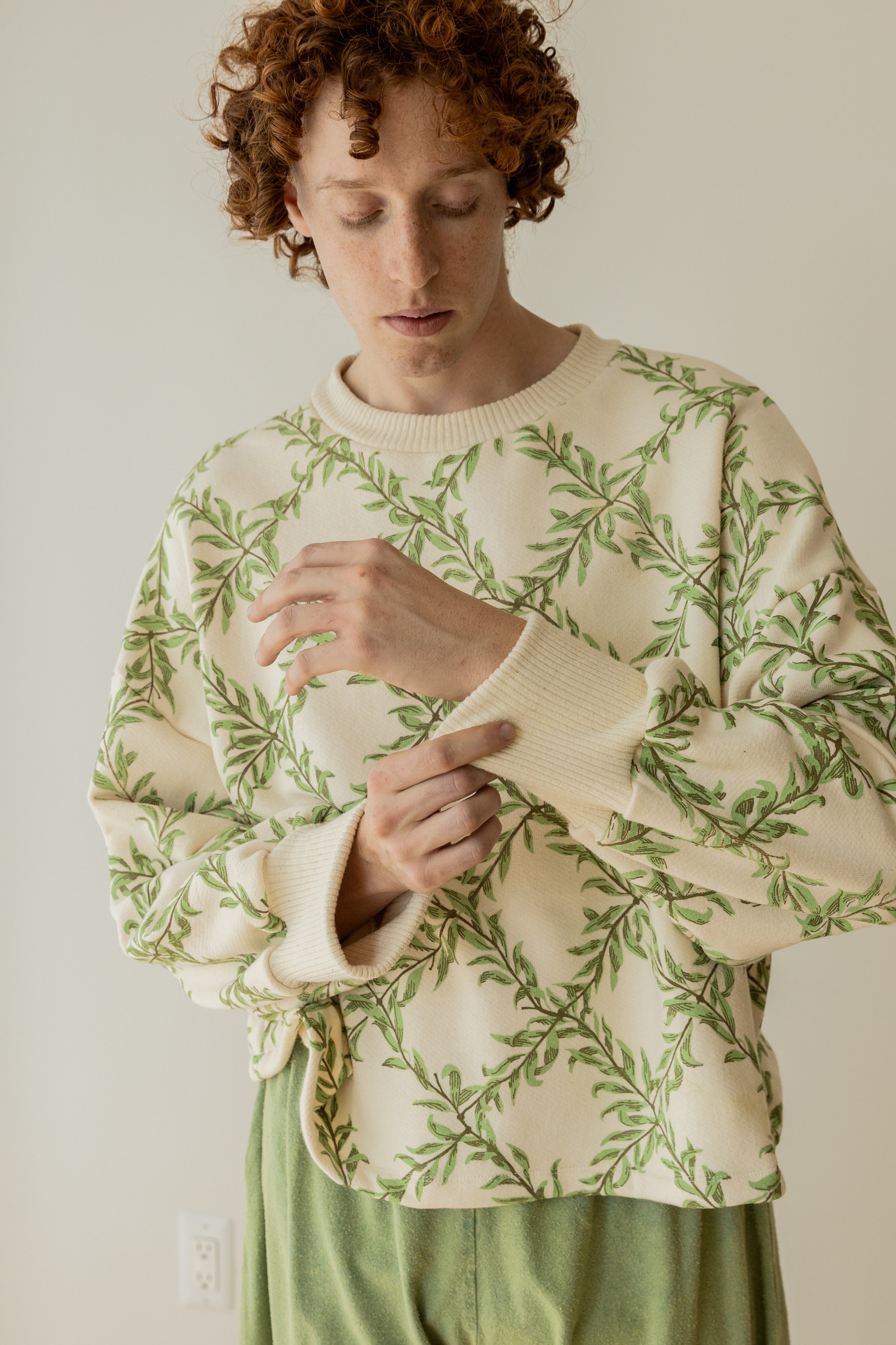Willow_Sweatshirt_08.jpg