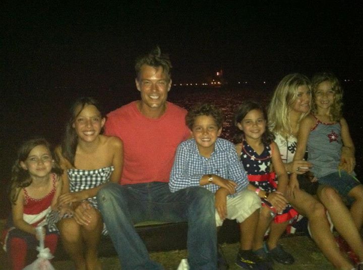 Noah with sister Maddie, costar Josh Duhamel and his wife Fergie, costar Mimi Kirkland and family.