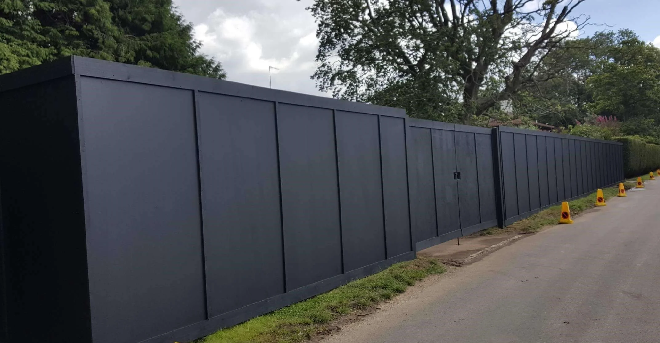 Black Fence Hoarding Plywood – 2400mm x 1200mm x 12mm.jpg
