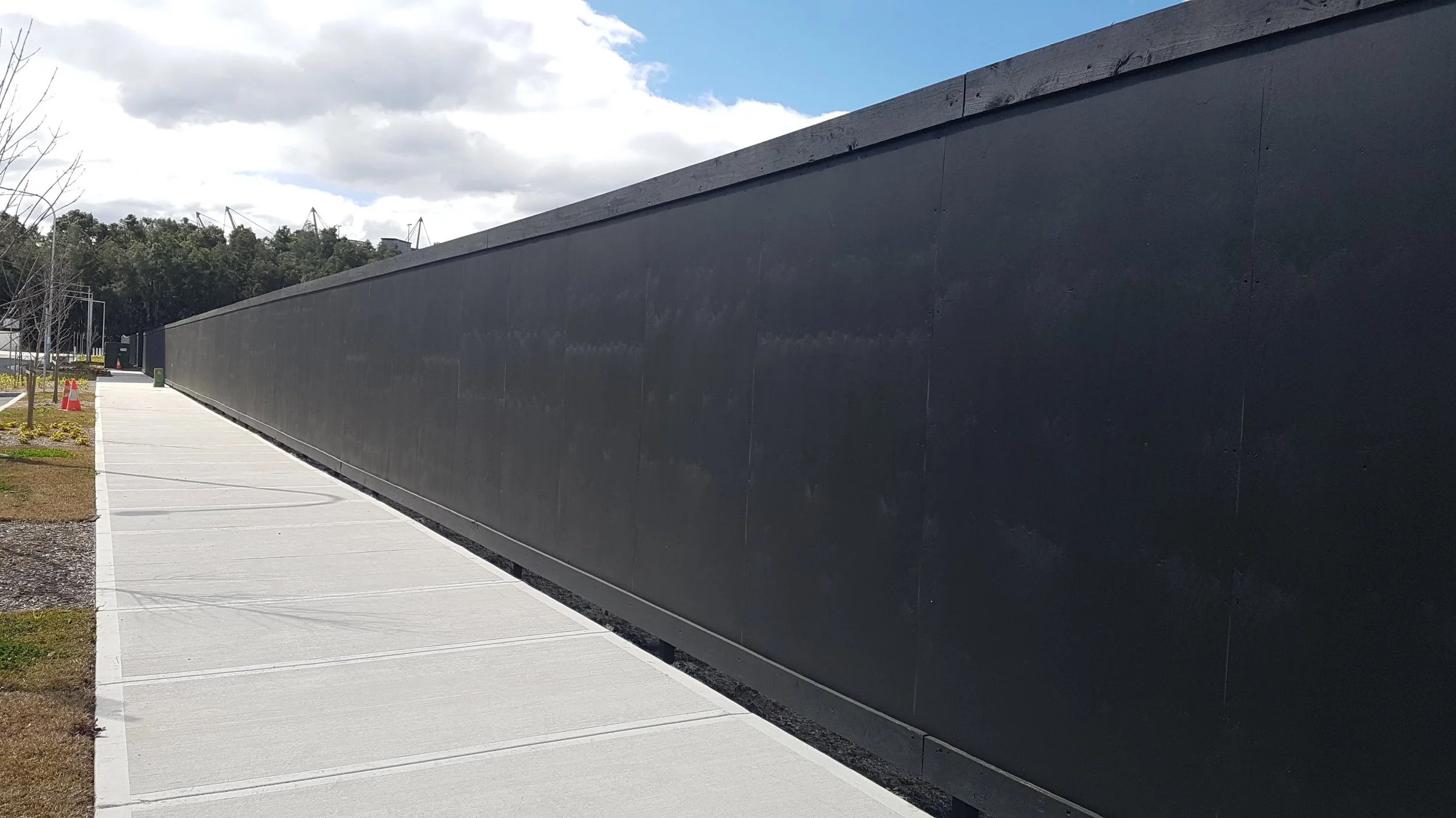 Black Fence Hoarding Plywood – 2400mm x 1200mm x 12mm 2.jpg