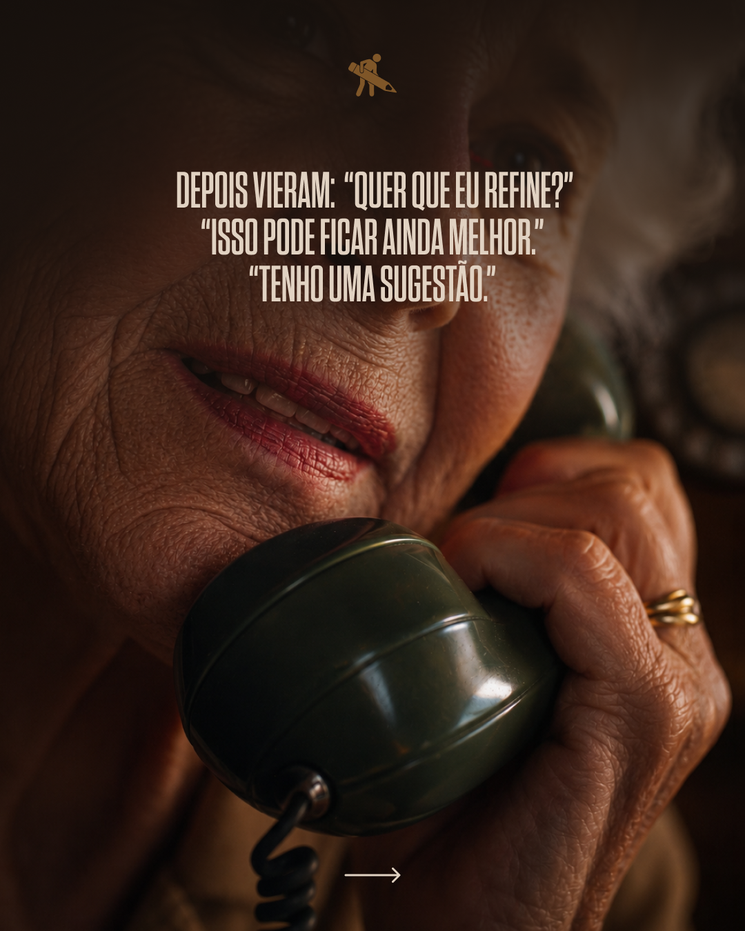 Close-up of an elderly woman with wrinkled skin talking on a green rotary phone, with a quote in Portuguese overlayed on the image.