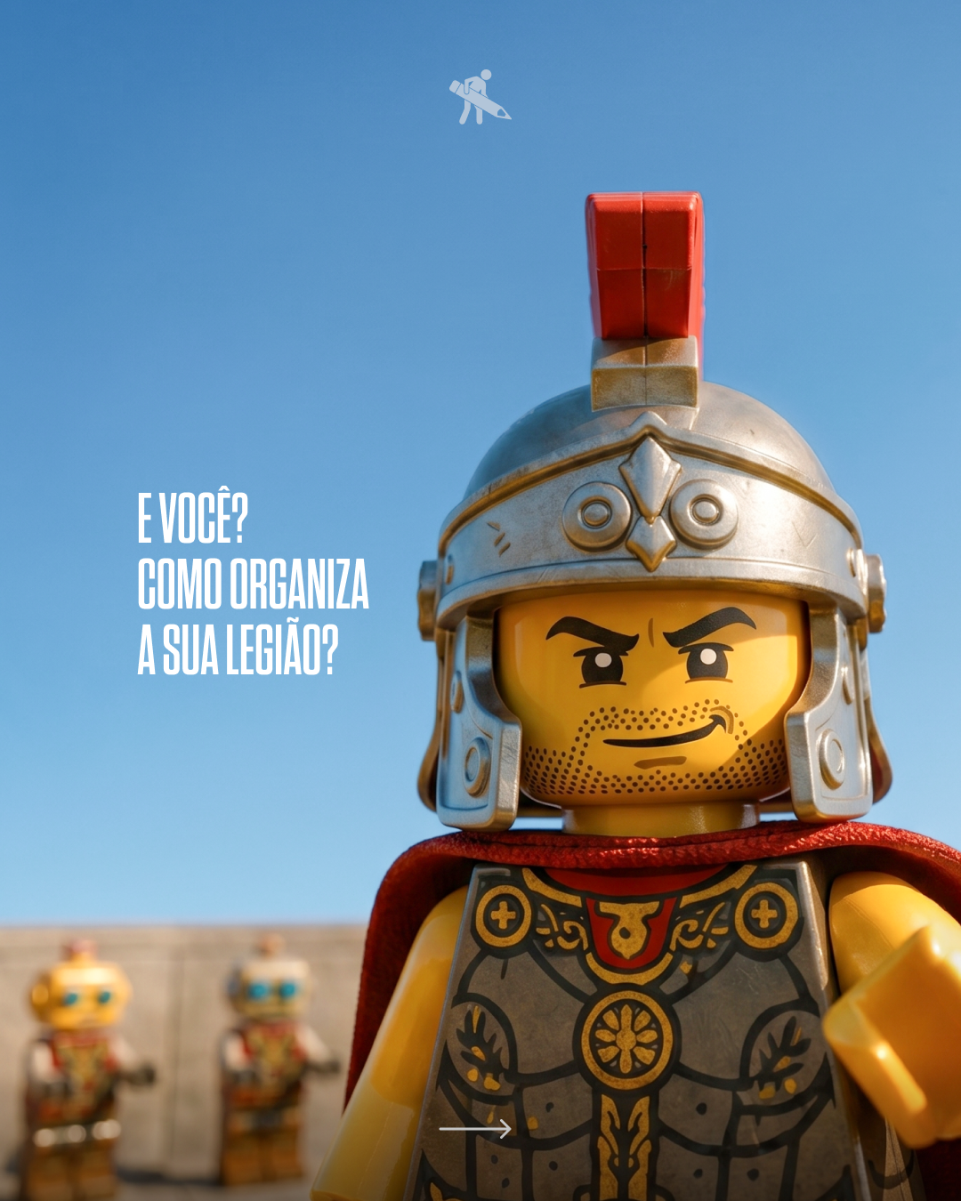 Lego figure dressed as a Roman centurion with a helmet and red cape, standing outdoors with a clear blue sky. Text in Portuguese says, 'And you? How do you organize your legacy?'