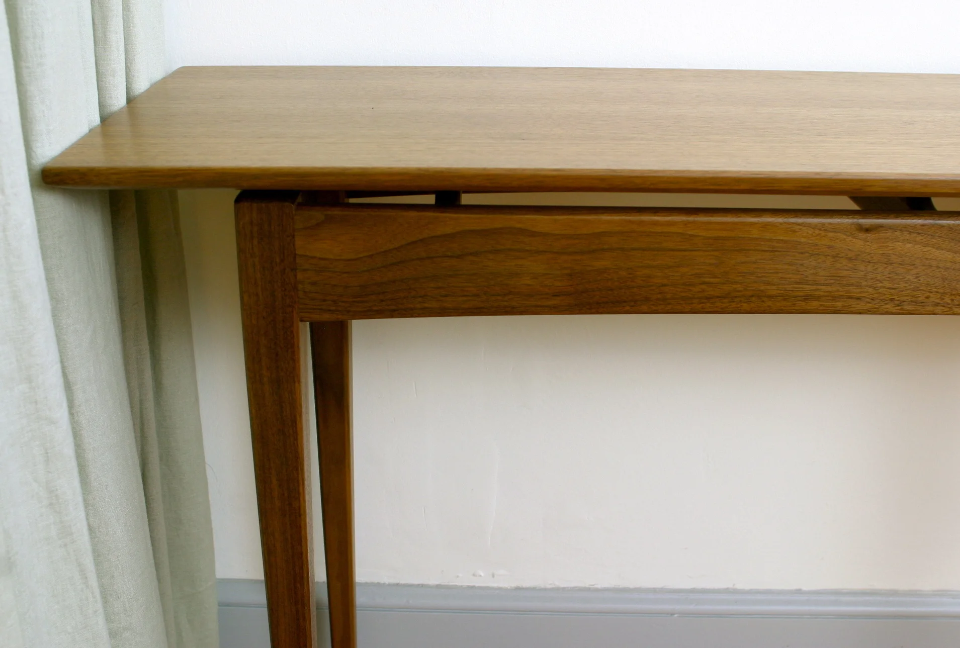 Walnut entry table 4.jpg