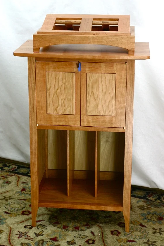 Dic Stand and easel 1 small.jpg