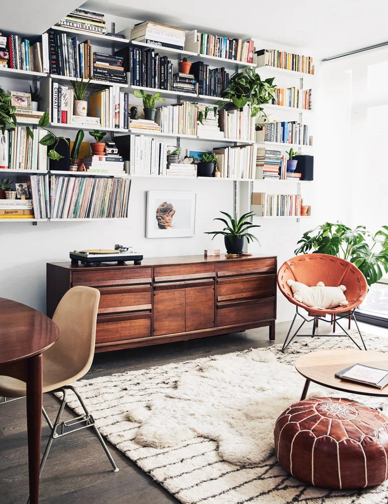 madewell-s-lead-designer-brings-the-cool-girl-look-home-brown-and-white-and-wood-living-room-59d2679d1c2f5d146a42ee3e-w1000_h1000.jpg
