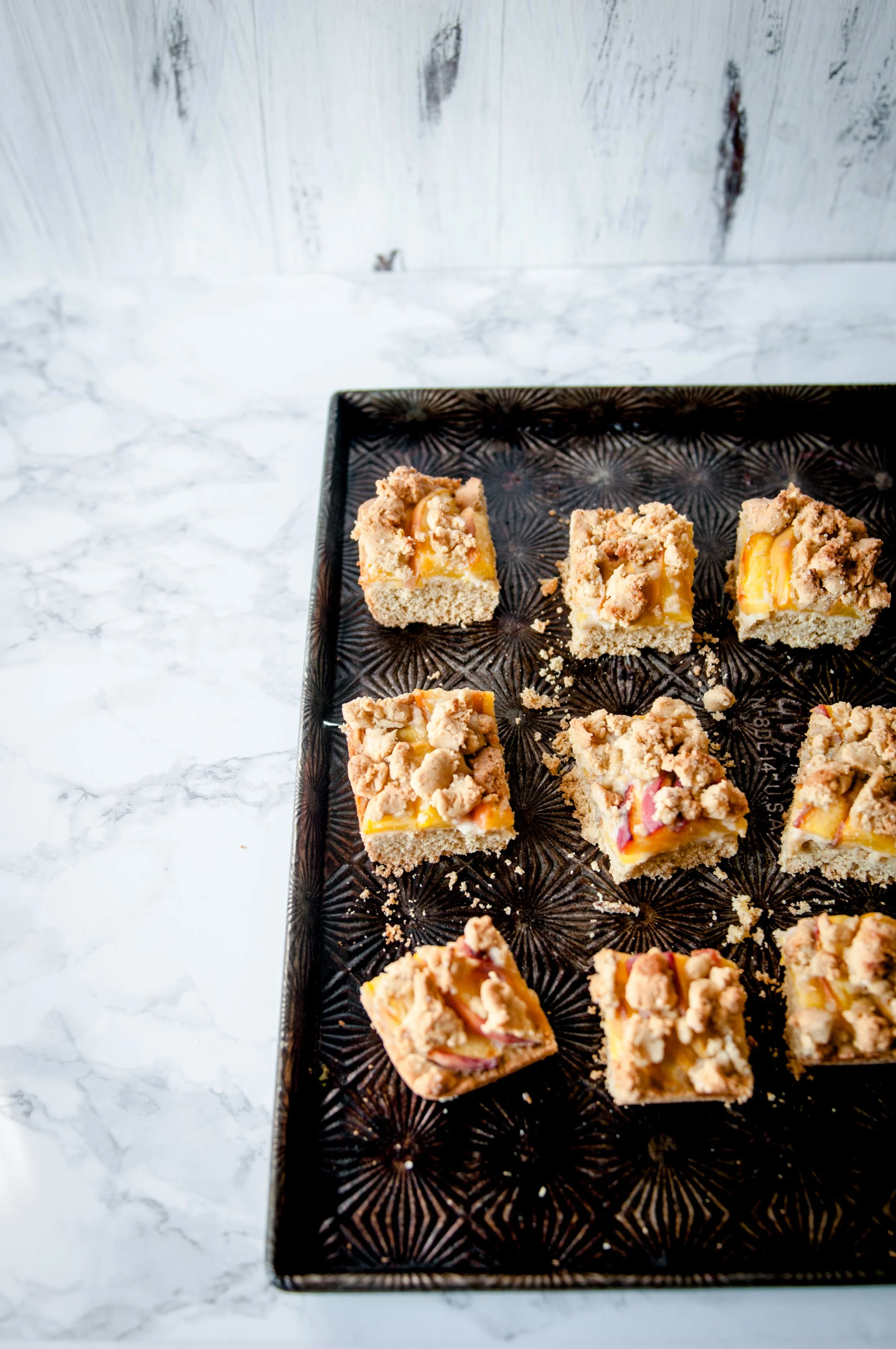 Glutenfree Peach Shortbread with crumble topping
