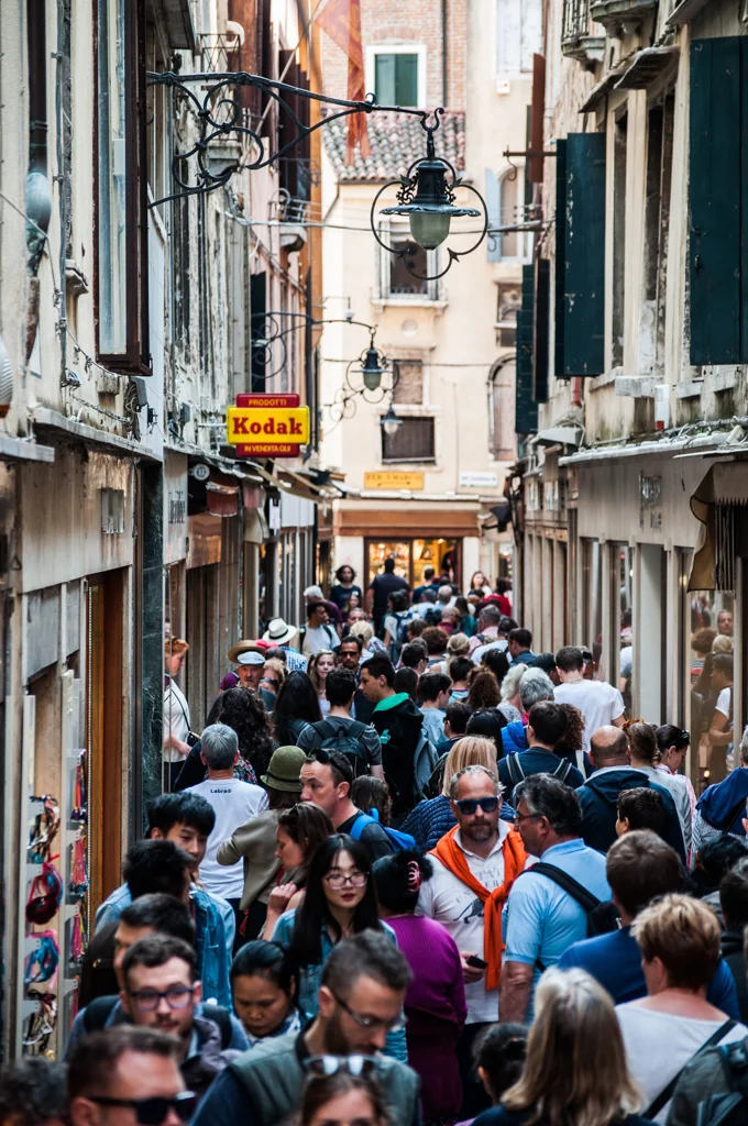 the-inescapable-crowds-venice.jpg