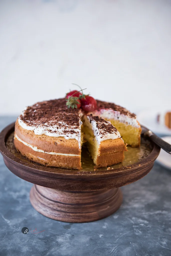 lemon-victoria-sponge-layer-cake-lemon-curd-filling.jpg