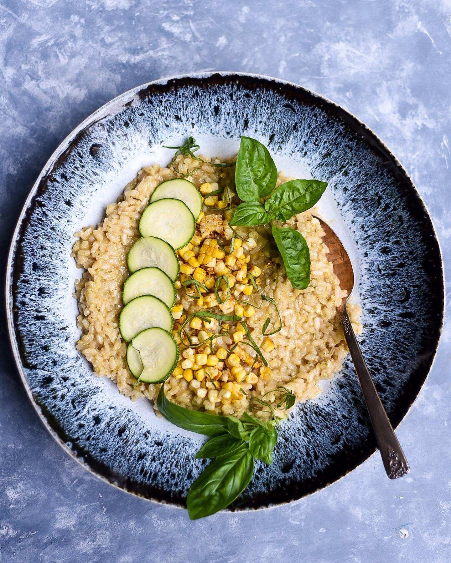 🤩 S U M M E R  R I S O T T O 🤩

I was inspired and I had some time yesterday morning. So I made risotto with #homemade chicken stock. Added in grated zucchini, butter saut&eacute;ed corn and a smidge of #danish Gouda. And, lots of basil from the ga
