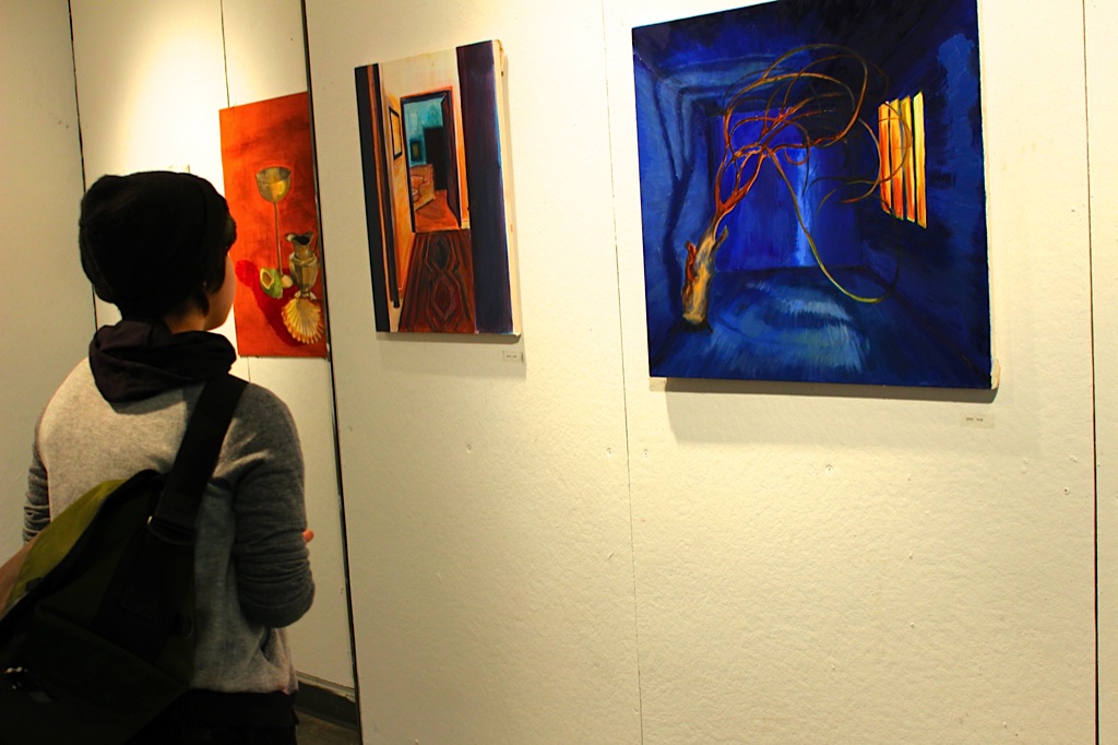 Agatha Monasterios-Ramirez '17 enjoys student work at the show
