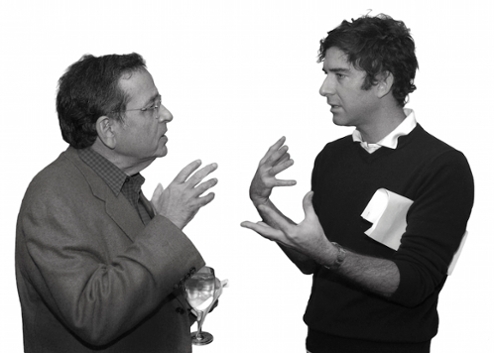 Perez was always up for a conversation. Here, he is pictured talking with designer and donnee David Netto ‘92. Courtesy Sarah Lawrence College