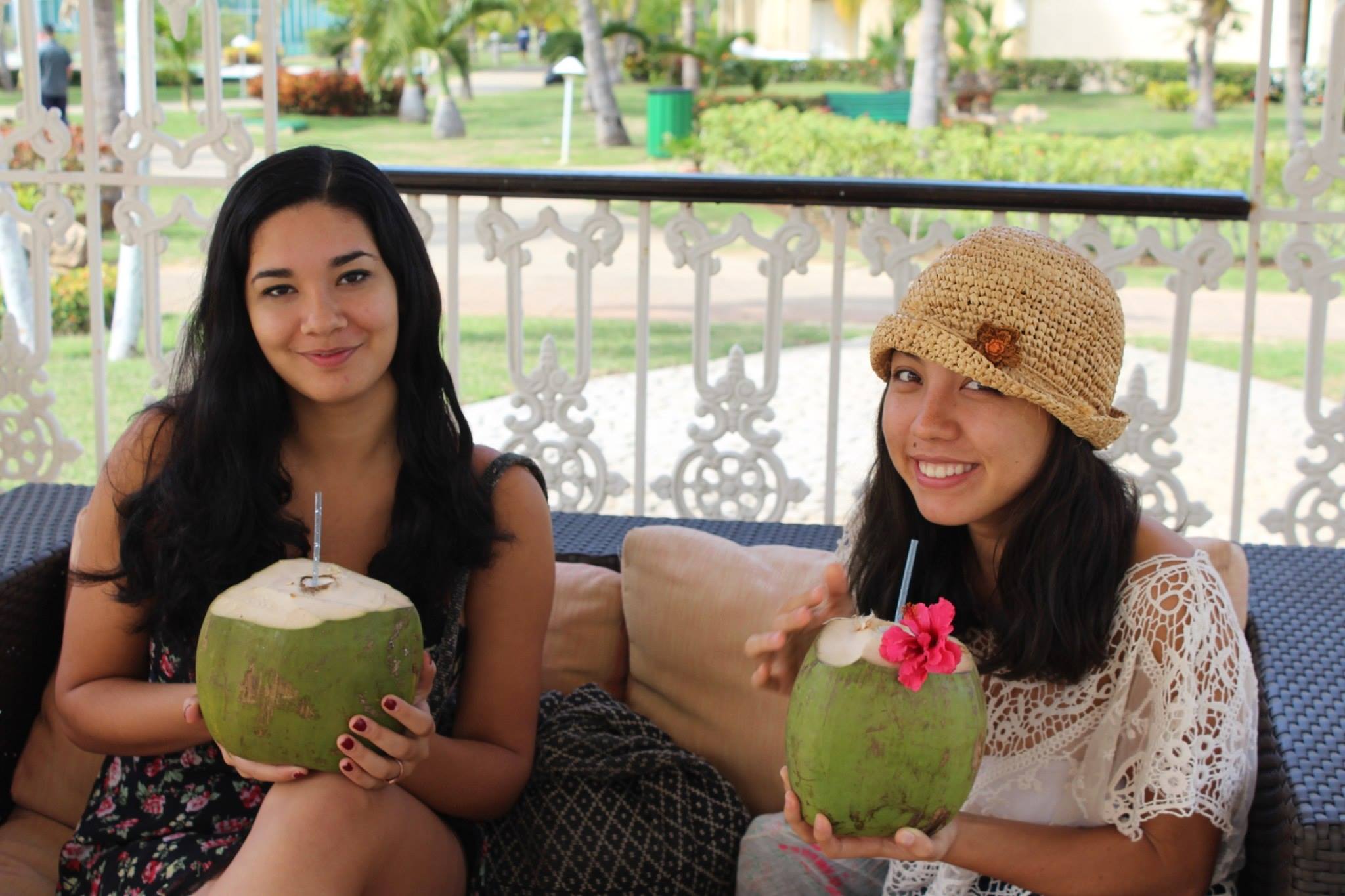 Juna Drougas ’16 and Xara Tan ’16 relaxing in Cuba Photo courtesy J. Drougas