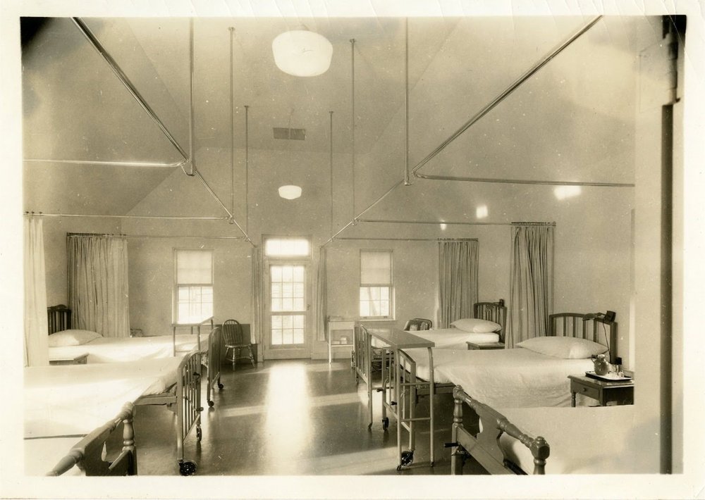  Photograph of the Siegel Center/Infirmary, 1930s. Courtesy of the Sarah Lawrence College archives. 