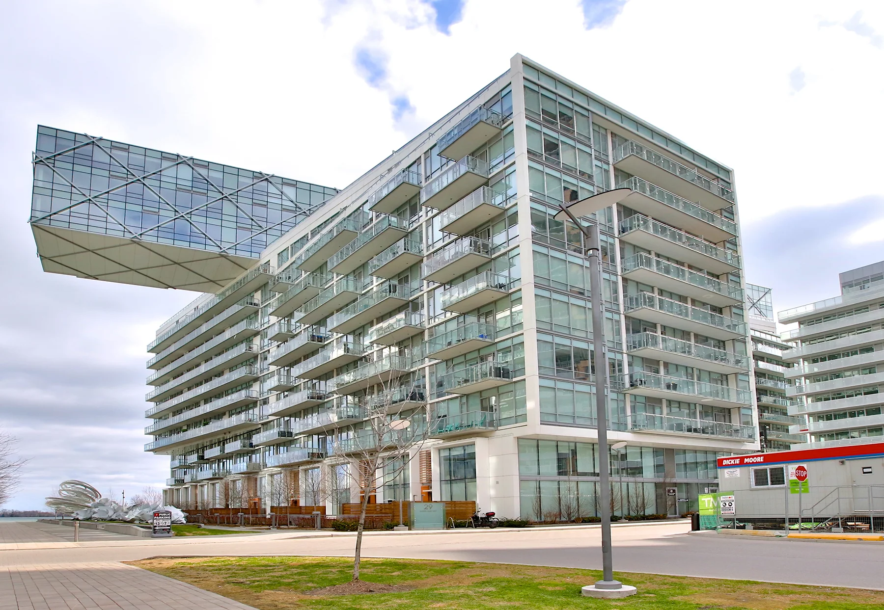 This one of a kind waterfront unit with unrivalled attention to detail, boasts luxurious premium finishes throughout. Two bedrooms in 1046 sq.ft. corner unit with 455 sq.ft. of outdoor living space with hot tub with city and lake views. Two parallel parking spaces and lockers.