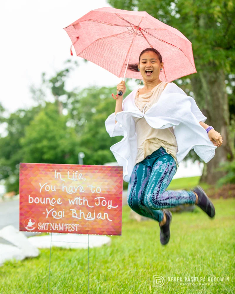 Siewli with a Yogi Bhajan quote, "In life, you have to bounce with joy." One of Siewli's nickname's is "soul joy."