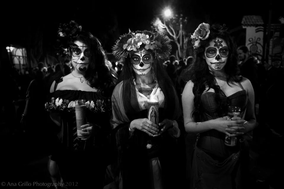 TRES CHICAS DE LA MISION © 2012