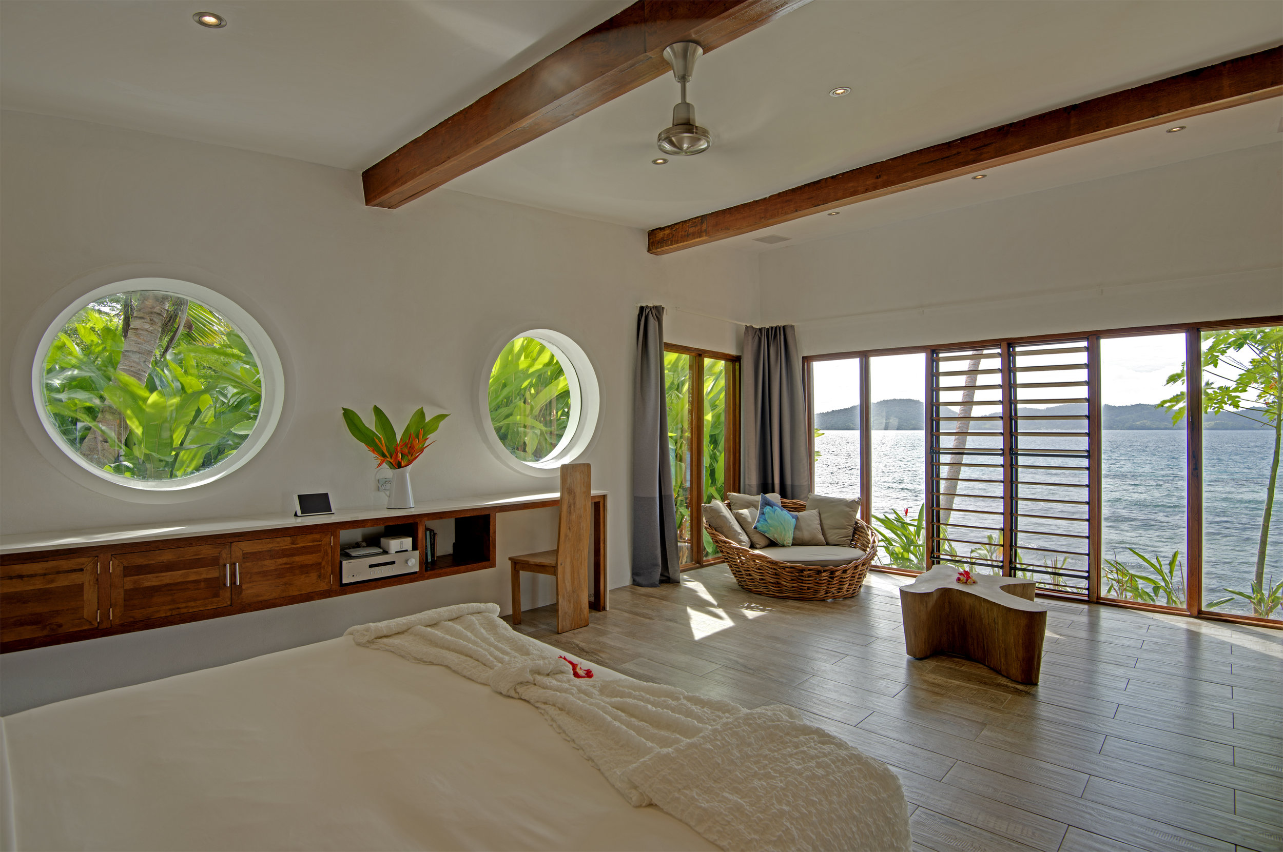 Royal Retreat - Direct ocean views, The Remote Resort Fiji Islands