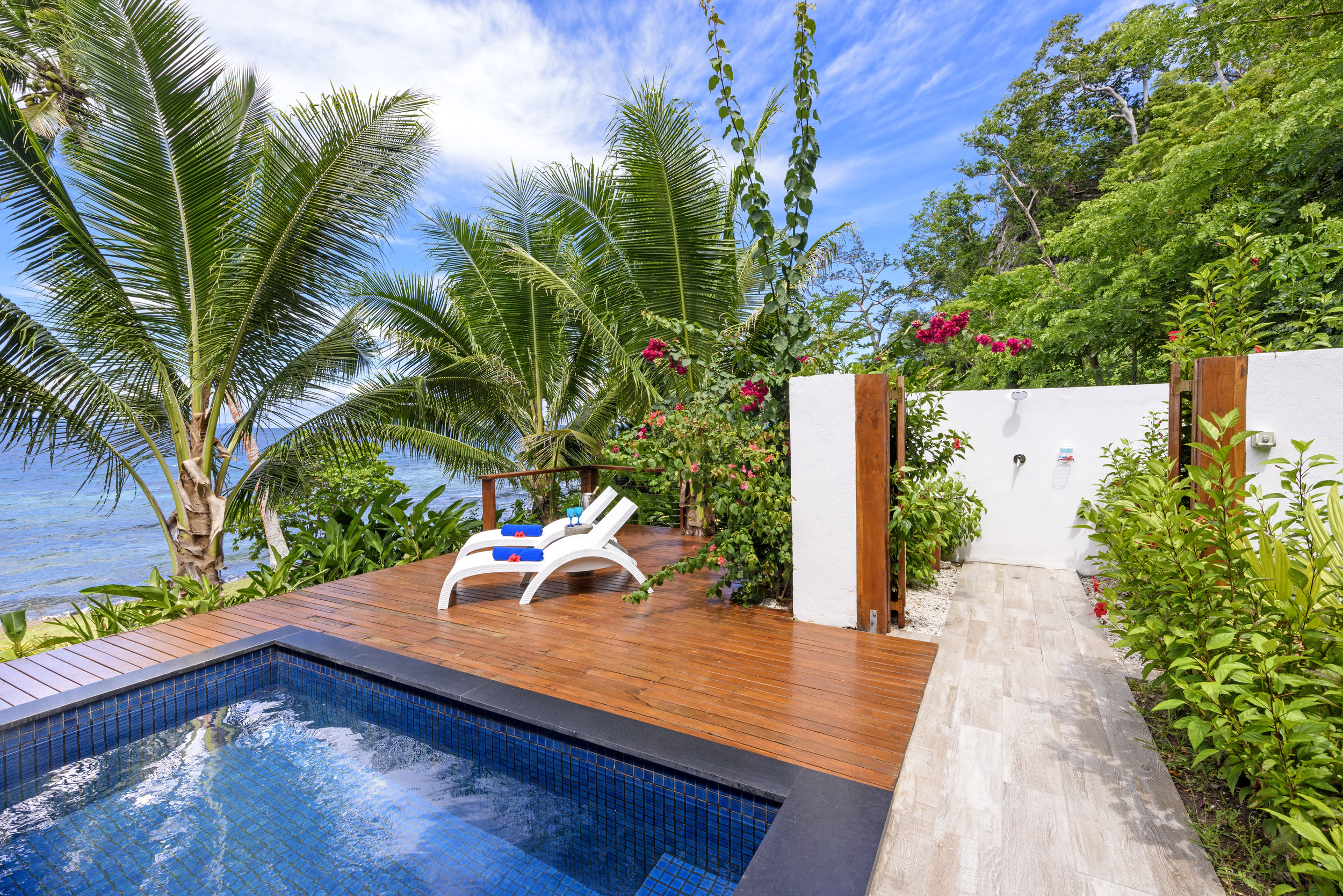Royal Retreat - Outdoor bathroom & plunge pool on the deck with ocean views, The Remote Resort Fiji Islands